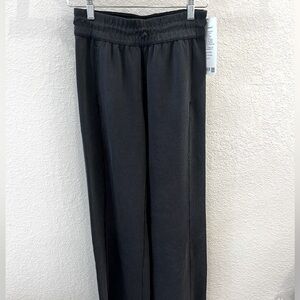 NWT Lululemon Ribbed Softstreme Mid-Rise Pants 32”
